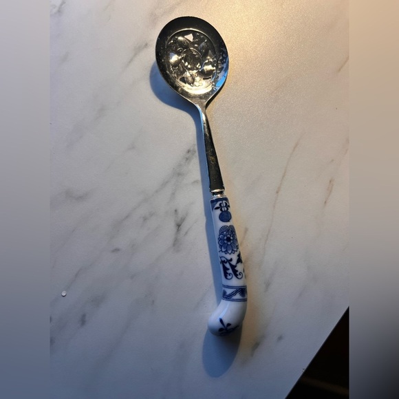Sheffield England  Danube Porcelain Handle Slotted Onion 10” Serving Spoon - Picture 2 of 8